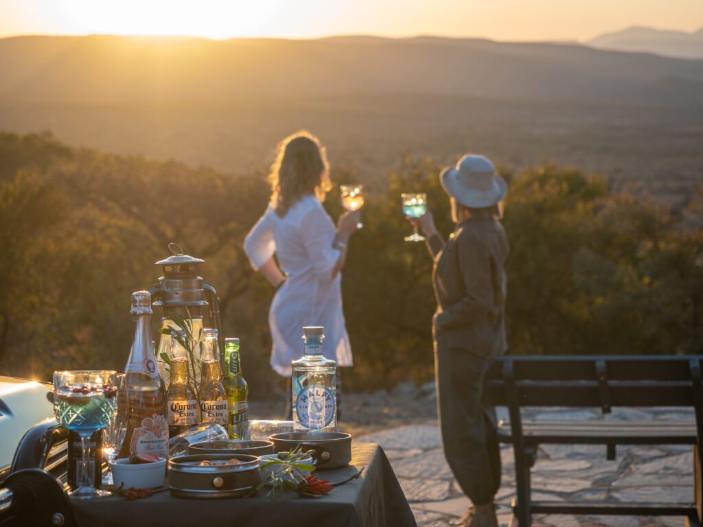 Kingfisher Villa Suites sundowner safari